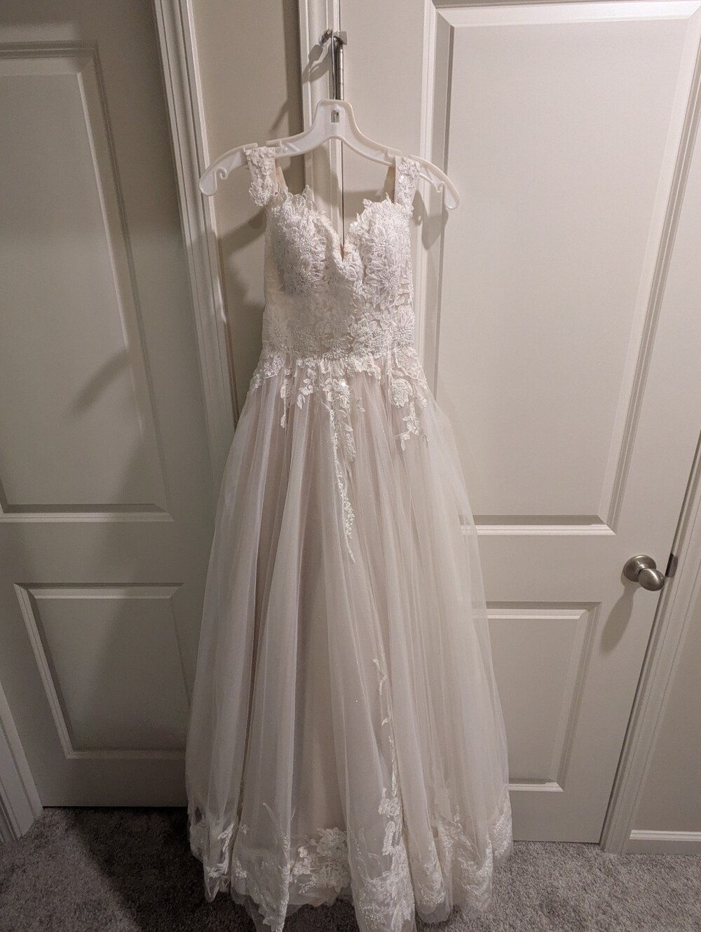 Lace Appliqué Tulle Wedding Dress